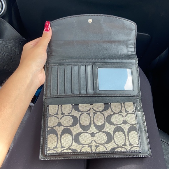 Coach wristlet - Picture 3 of 5